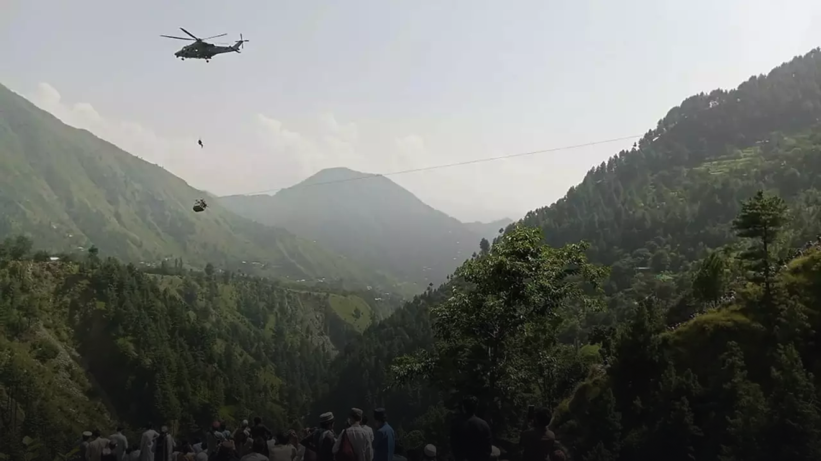 Pakistan Army SSG Team Rescues 5 Children from Dangling Cable Car