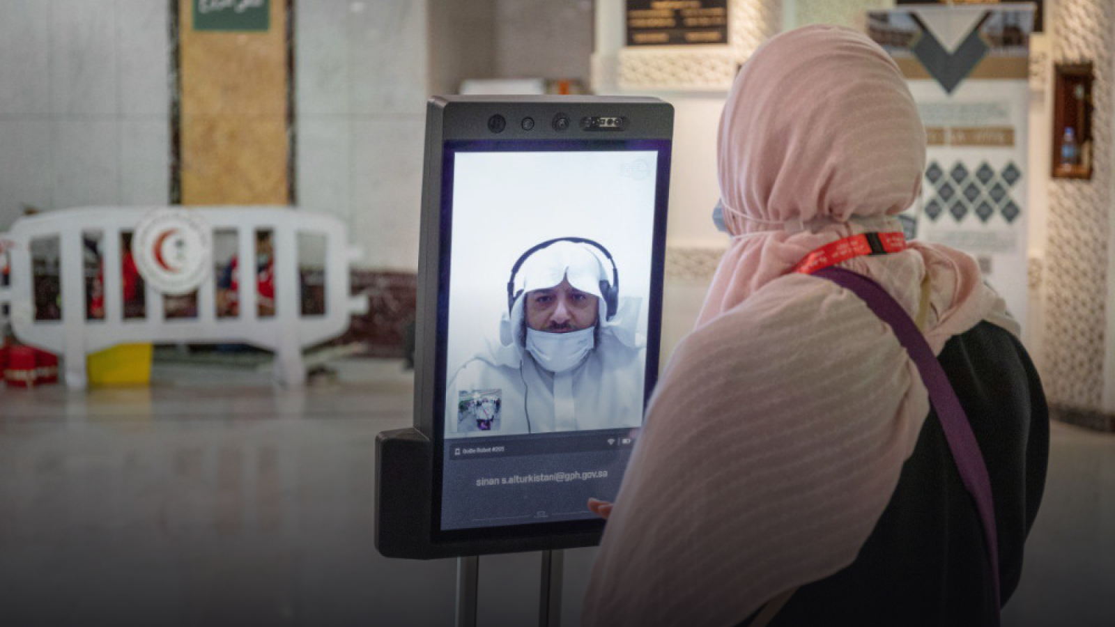 Grand Mosque in Makkah Employs ‘Guidance Robot’ for Fatwa Inquiries