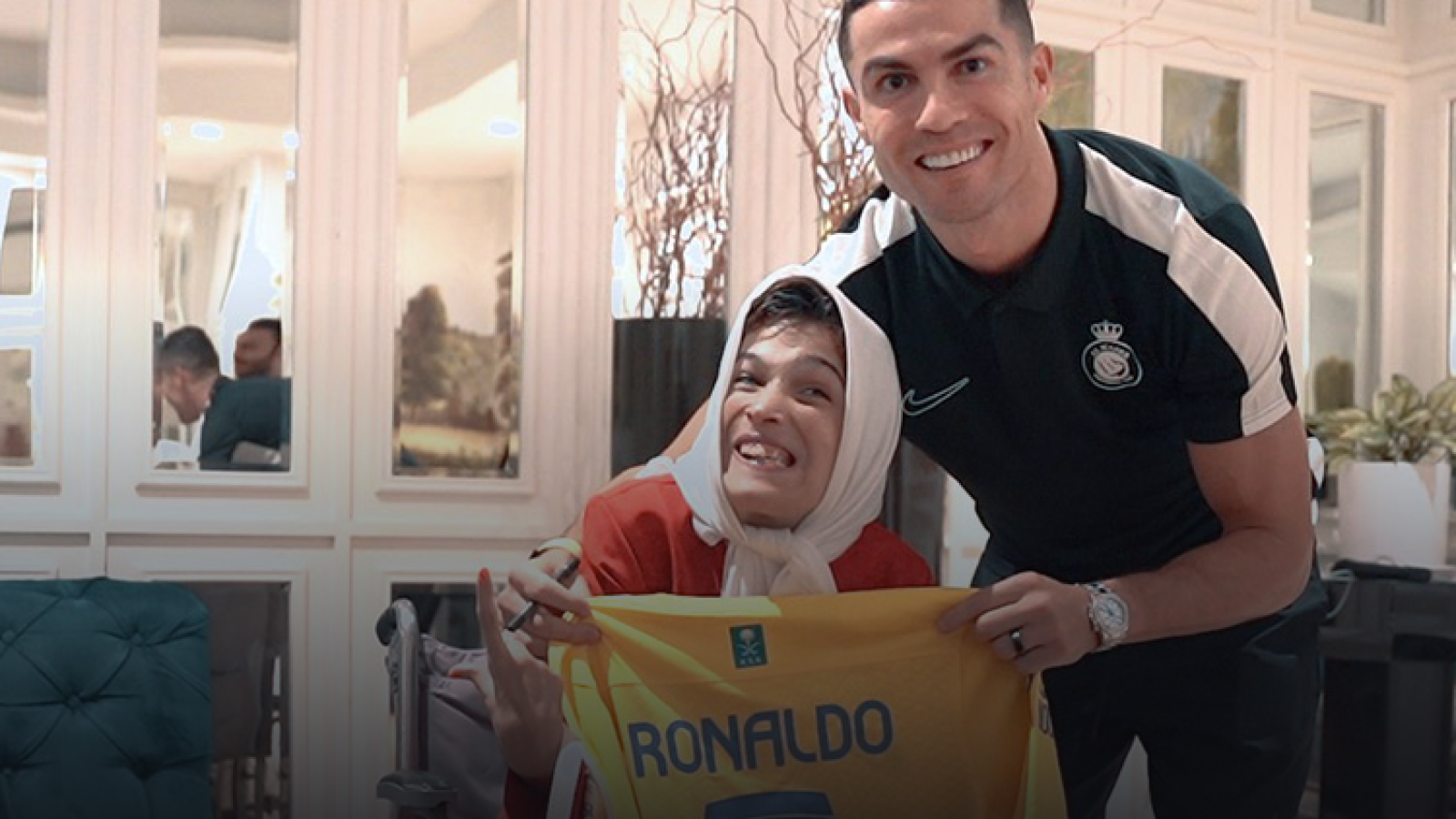 Ronaldo's Remarkable Bond with Exceptional Iranian Painter Fatimah